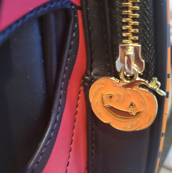 Loungefly Disney Winnie The Pooh Tigger Vampire Passport Crossbody Bag Cosplay - Picture 7 of 12